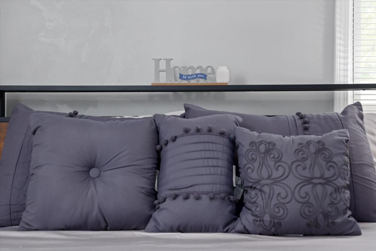 Modern & Cozy East Side Gem ~ Queen Beds ~ Parking Детройт Екстер'єр фото